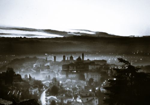 A luci spente